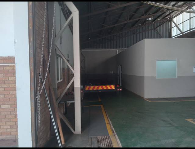 412M² BUILDING TO LET IN APEX